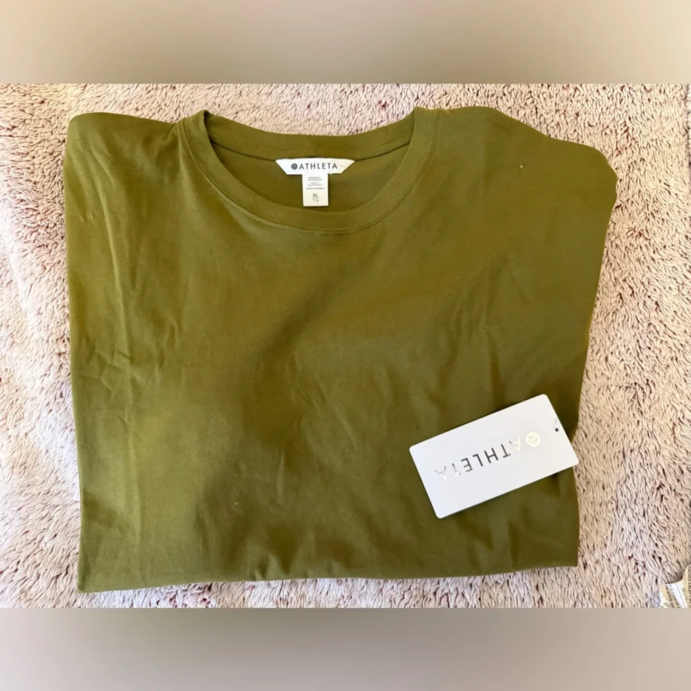 Athleta Olive Green Women’s T-Shirt - Picture 1 of 4